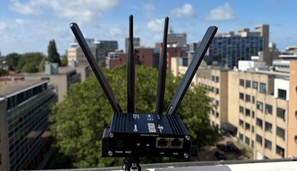 5G router on bar mount